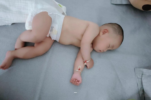 舟山宝宝夏天要穿袜子吗